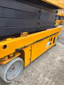 <span class=keywords><strong>Platform</strong></span> pengangkat listrik 6m 240kg, <span class=keywords><strong>Platform</strong></span> kerja udara gunting mendorong sendiri pengangkat ketinggian tinggi - Product Image 5