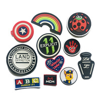 Étiquette en caoutchouc PVC 3D gaufrée personnalisée en usine Logo en caoutchouc patchs étiquettes de vêtements personnalisées