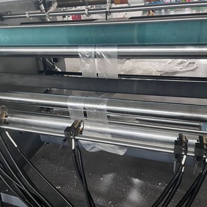 Máquina cortadora de película plástica Hongtong RHT-1300 1900X3500X2000 de alta velocidad para cortar tela no tejida y rollos de papel - Product Image 4