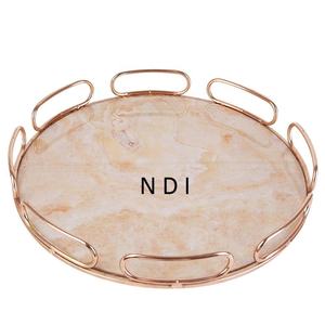 Plateau de service en marbre durable de forme arrondie produit de vente chaude plateau de service alimentaire avec décor de poignées en métal personnalisé - Product Image 5