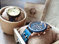 Jam Tangan Pria Besi Anti Karat, Arloji Kayu Biru Mewah Logo Kustom OEM 5ATM Kronograf Quartz Jam Tangan Kayu