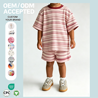 Zachte gebreide gestreepte kinderset van 2 delen, oversized baby T-shirt met lage schouderlijn en korte broek, zomerse casual outfit voor jongens en meisjes