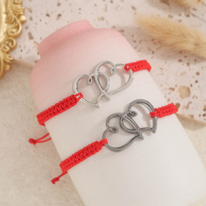 Set di 2 Braccialetti in Lega Rossa con Cuori Intrecciati, Regolabili con Nodo Scorrevole, Charm in Argento, Gioiello d'Amore da Regalare - Product Image 1