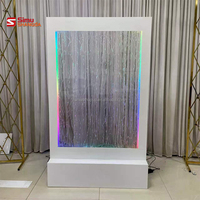 Fontaine murale d'eau verticale d'intérieur avec lumières LED, cadre blanc, rideau d'eau, décoration murale pour mariage, événement, fête