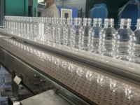 Molde de soplado de botellas PET de 2L y 4 cavidades XUYE-4CR2L-7 de acero con cuello de 28mm, componentes SMC automáticos, molde de soplado de botellas de agua de fábrica