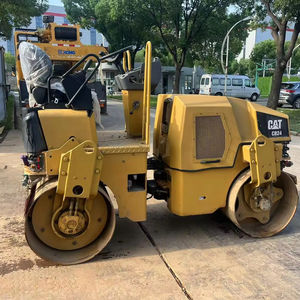 Moteur diesel utilisé 33HP à double tambour vibrant CAT CB24 en stock - Product Image 1