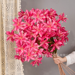 ช่อดอกลิลลี่ประดิษฐ์จากผ้าไหม สำหรับตกแต่งงานแต่งงาน ใช้ซ้ำได้ - Product Image 1