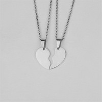 Collier pour femme en acier inoxydable avec chaîne à maillons classique, motif double demi-cœur 'Love' et strass, pour la vie quotidienne et les anniversaires d'amoureux