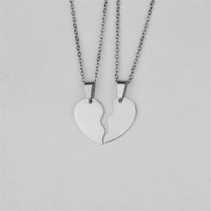 Collier d'amour en acier inoxydable classique à double cœur anglais, chaîne à maillons, anniversaire des amoureux - Product Image 5