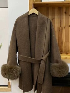 Nuovo Cappotto in Lana a Doppio Strato per Donne con Maniche Lunghe e un Lussuoso Tocco di Pelliccia Cape - Product Image 4