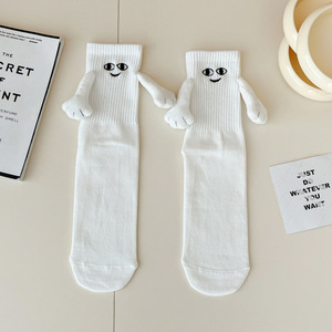 <span class=keywords><strong>Chaussettes</strong></span> mi-hautes magnétiques à motif de <span class=keywords><strong>visage</strong></span> souriant tenant des mains, en coton personnalisé, très vendues - Product Image 6