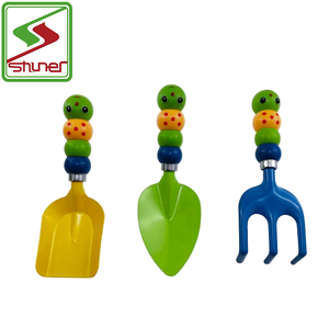 Juego <span class=keywords><strong>de</strong></span> Herramientas <span class=keywords><strong>de</strong></span> Jardinería para Niños, Juguetes <span class=keywords><strong>de</strong></span> Jardinería al Aire Libre con Bolsa, Regadera, Pala, Rastrillo, Paleta para Bebés - Product Image 2