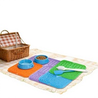 Tapis de léchage pour chien en silicone, écologique, sans BPA, avec logo personnalisé, imperméable, bol à alimentation lente, accessoire portable pour petits animaux de compagnie, forme carrée