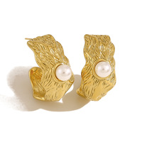 Boucles d'oreilles créoles en acier inoxydable plaqué or 18 carats avec perles pour femme, forme C texturée, style vintage, cadeau, vente en gros, OEM