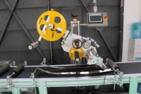 Machine d'étiquetage automatique de sacs et pochettes SKILT avec imprimante à transfert thermique