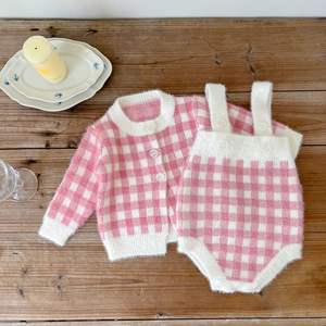 Ensemble trois pièces pour bébé Angou, nourrisson et tout-petit de 3 à 6 à 9 <span class=keywords><strong>mois</strong></span>, veste en jacquard à carreaux, barboteuse à bretelles, ensemble unique - Product Image 3