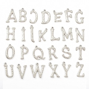 Colgante de letra de acero inoxidable Tongjin, plateado, de la A a la Z, accesorios de joyería, conectores para collar, pulsera, llavero, venta al por mayor - Product Image 1