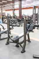 Banc de musculation incliné commercial fixe pour haltères, idéal pour l'entraînement de force des pectoraux et des épaules en salle de sport