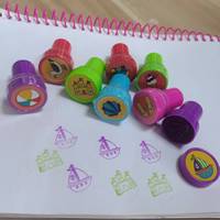 Lot de 12 tampons auto-encreurs en plastique pour enfants, motifs dessin animé, desserts sucrés, garçons et filles, tampons mignons pour fêtes, jouet d'art et d'artisanat