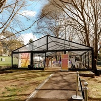 Tente de réception panoramique transparente sur mesure avec structure en aluminium noir pour événements en plein air