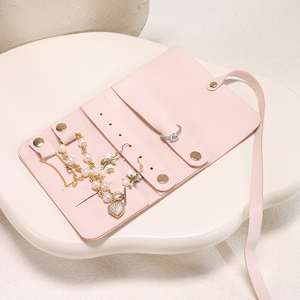 Estuche enrollable de piel sintética rosa para joyas, organizador de viaje con múltiples bolsillos para pendientes, anillos y collares, MOQ bajo - Product Image 2