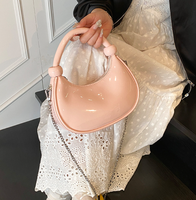 2025 tendance sacs à main pour filles nouveau Design en cuir verni femmes Hobo sacs mode été femmes sac à bandoulière avec chaîne
