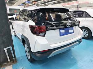 Toyota <span class=keywords><strong>Yaris</strong></span> LE <span class=keywords><strong>Corolla</strong></span> d'occasion 2023 en bon état, essence, boîte automatique, traction avant, pneus R15, sièges en tissu, arrière - Product Image 3