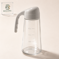 Bouteille Distributrice d'Huile en Verre Cylindrique 600ml avec Logo Personnalisé, Bouchon à Vis, Poignée, Bec Anti-Goutte et Échelle de Mesure pour Liquides – Vente en Gros