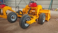Tracteur agricole avec système de nivellement de terrain par laser et GPS satellite haute précision, moteur et engrenages pour l'arpentage des terres agricoles GNSS