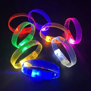 กำไลข้อมือเรืองแสง LED สีสันสดใส ทำจาก TPU ใส สลักโลโก้ด้วยเลเซอร์ตามสั่ง เหมาะสำหรับงานปาร์ตี้และการแสดงสด - Product Image 5