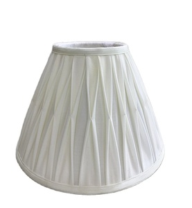 <span class=keywords><strong>Abat</strong></span>-<span class=keywords><strong>jour</strong></span> en <span class=keywords><strong>tissu</strong></span> blanc <span class=keywords><strong>plissé</strong></span>: Design classique en forme de cloche idéal pour lampe de table ajoute une touche élégante à la décoration du salon de la chambre à coucher - Product Image 4