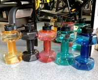 Bouteille d'eau de sport en plastique coloré sans BPA, grande capacité 2,2 L, forme haltère, portable, écologique, pour la gym
