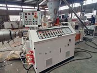 Ligne de production d'extrusion de tuyaux en PVC UPVC de 16-630 mm / Machine de fabrication de tuyaux en plastique pour le drainage de l'eau