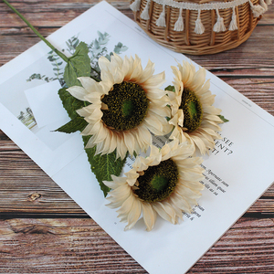 Tournesols artificiels en soie de style européen, de haute qualité, pour la décoration de mariage, les accessoires de photographie et la décoration d'hôtel - Product Image 4