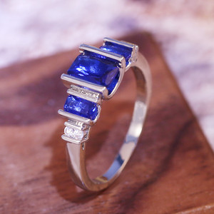 Anello classico con pietra blu per donna, design elegante intarsiato, gioielli alla moda per tutti i giorni - Product Image 3
