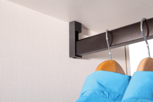 Élégantes barres de suspension pour armoire GALAXY – Essentielles en alliage d'aluminium et de zinc, finition chromée, rails de garde-robe doubles détachables - Product Image 5