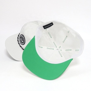 고품질 맞춤형 로고 레이저 커팅 구멍 뚫린 로프 장식 스포티 아웃도어 남성용 플랫 챙 5 패널 골프 캡 - Product Image 6