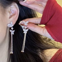 Doux exquis alliage diamant incrusté papillon longue chaîne gland boucles d'oreilles mode nouvelle valeur de couleur élevée tout match femmes