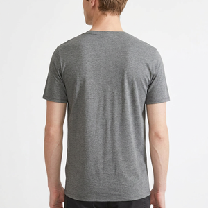 Camiseta Gris de Manga Corta para Hombre con Estampado de Letras Blancas 'It Never Ends', Cuello Redondo, Corte Regular Informal, Camiseta de Algodón Jersey - Product Image 4