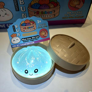 Squishy Luminescente a Forma di Raviolo, Scatola Misteriosa 8.5cm, Needoh Squishy Carino con Glitter, Giocattoli Sensoriali Antistress per Alleviare l'Ansia - Product Image 5