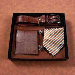 Set Regalo Personalizzato per Uomo con Occhiali da Sole, Orologio, Portafoglio, Cintura e Penna in Confezione per <span class=keywords><strong>la</strong></span> <span class=keywords><strong>Festa</strong></span> <span class=keywords><strong>del</strong></span> <span class=keywords><strong>Papà</strong></span> - Product Image 5