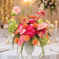Boules de fleurs colorées et vibrantes pour centre de table de mariage, style été 2027, super tendance, pour décoration de mariage