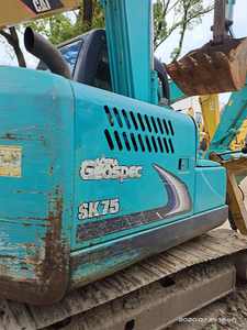 Excavatrice Kobelco SK75 d'occasion, moteur haute efficacité, engin de terrassement, bras long, modèle 2017, poids opérationnel de 7 tonnes, vente flash - Product Image 2