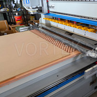 Máquina CNC de 3 Ejes de Alta Precisión PK1325+ para Trabajar la Madera, con un Solo Husillo, Sistema de Control Syntec y Componentes Centrales del Motor