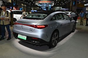 Popolare Mercedes-EQE 2026 500 4MATIC Edizione Pioneer, Autonomia 681km, Batteria 96.1kWh, 300kW, 858Nm di Coppia, in Offerta - Product Image 2