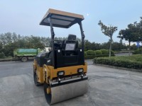 Rouleau compresseur vibrant à double tambour de petite taille XMR403 de 4 tonnes avec kit de compactage d'asphalte à vendre en Chine