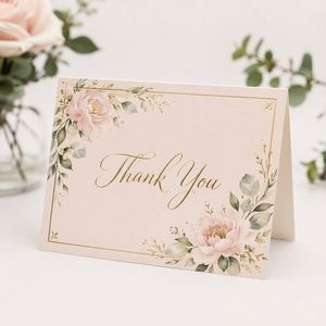 Set de Regalo Personalizado para Invitados de Boda: Bolso Tote Beige, Taza de Cerámica, Gorra de Béisbol, Tarjeta de Felicitación y Enfriador de Latas, Paquete de Bienvenida Nupcial - Product Image 4