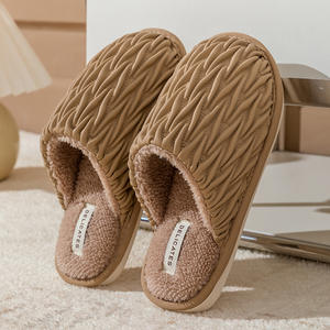 Pantuflas para Hombre y Mujer, Elegantes y Modernas para Uso en Exteriores, con Ajuste Versátil y Función Antideslizante - Product Image 5