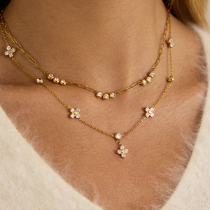 <span class=keywords><strong>Collana</strong></span> J&D in acciaio inossidabile placcato oro 18K PVD, <span class=keywords><strong>collana</strong></span> alla moda con trifoglio <span class=keywords><strong>a</strong></span> quattro foglie con zirconi bianchi classici. - Product Image 1