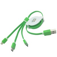 Câble USB rétractable 3 en 1 avec connecteurs USB-C, Micro USB et Lightning pour la charge et le transfert de données